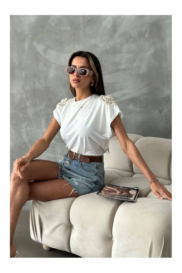 Shoulder Lace T-shirt