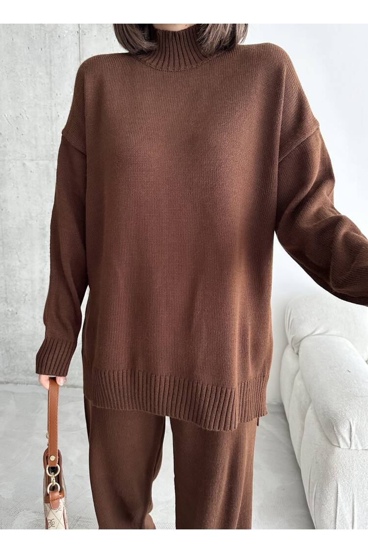 Folded Leg Suit
