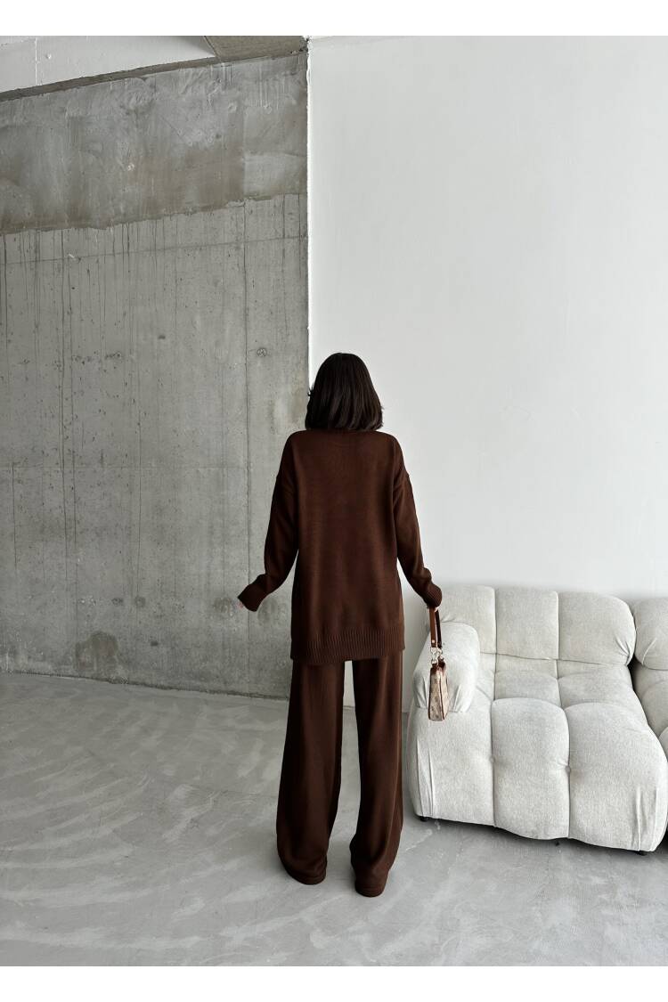 Folded Leg Suit