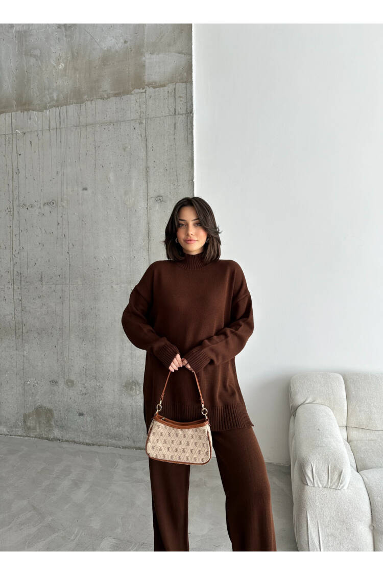 Folded Leg Suit