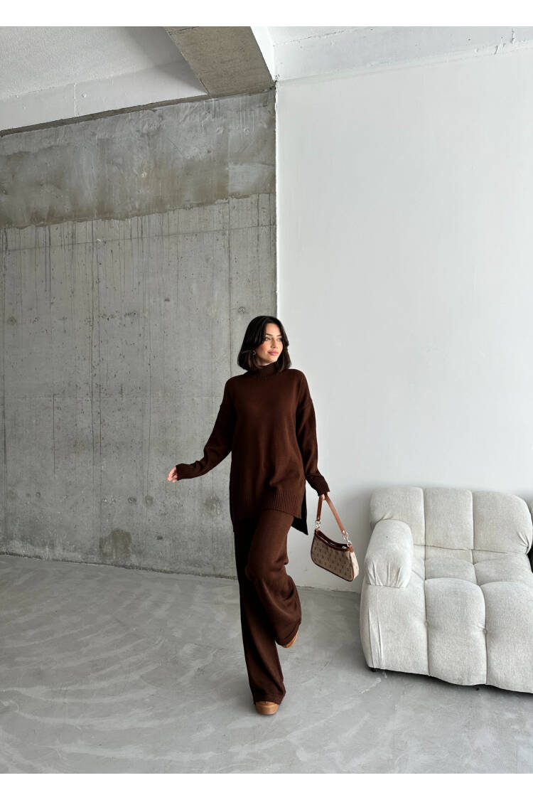 Folded Leg Suit