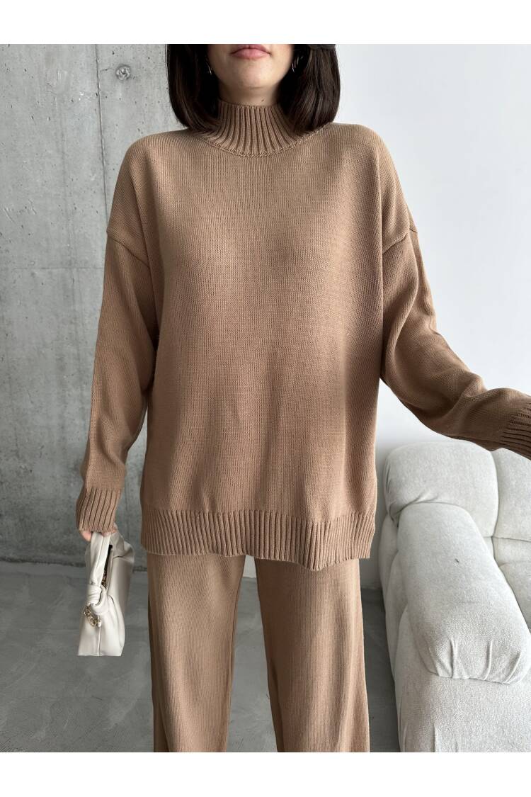 Folded Leg Suit