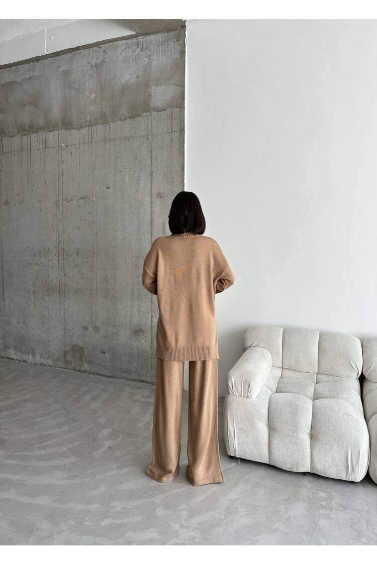 Folded Leg Suit