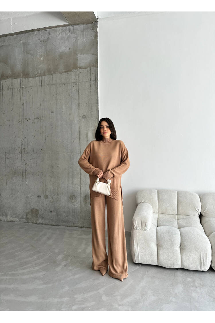 Folded Leg Suit