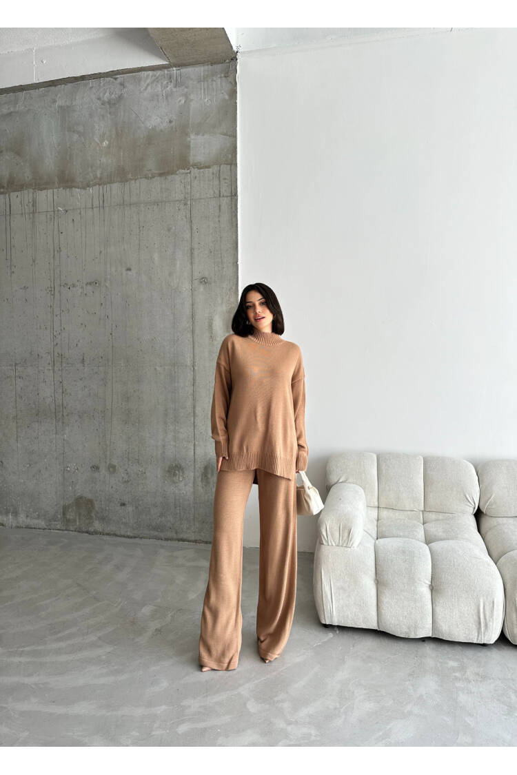Folded Leg Suit
