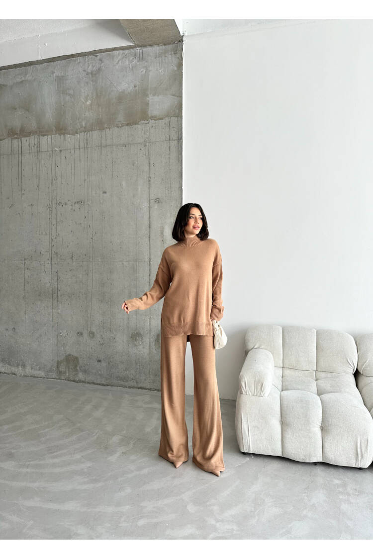 Folded Leg Suit