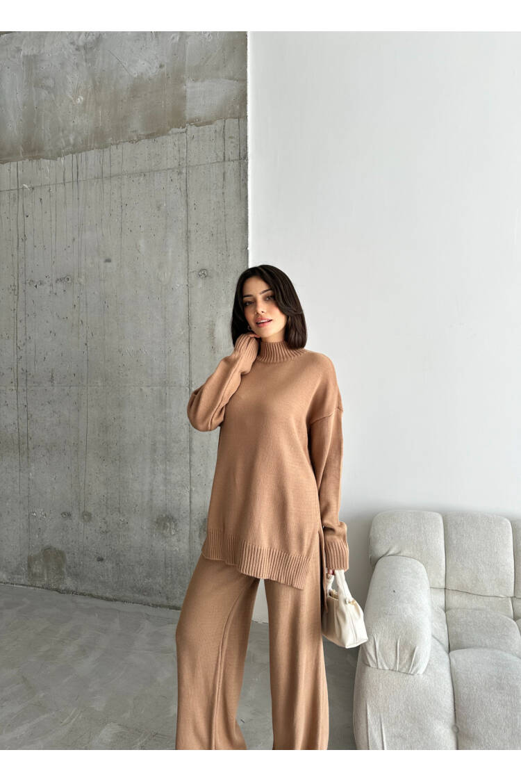 Folded Leg Suit