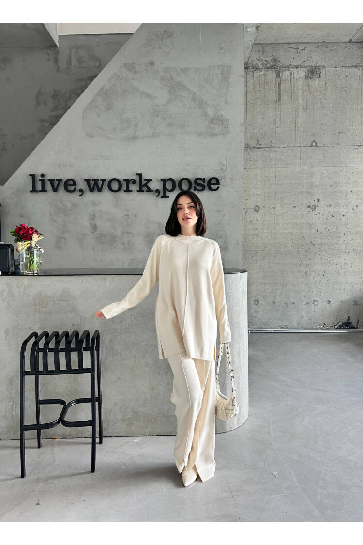 Slit And Ribbed Suit