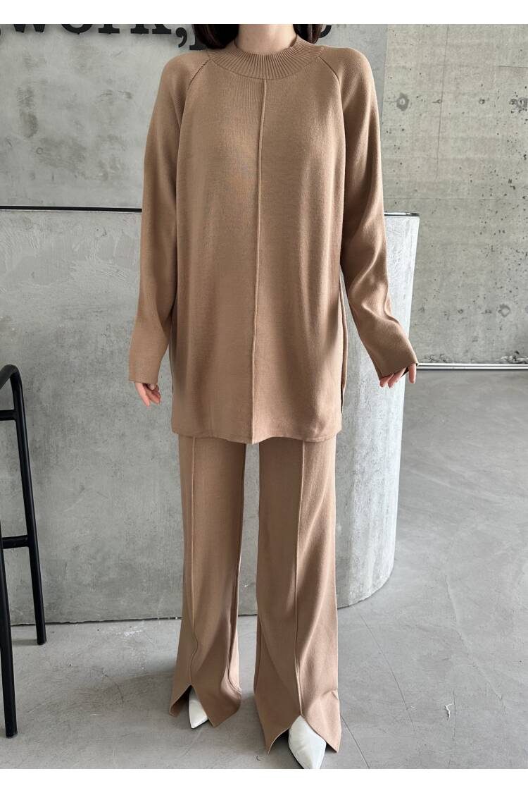 Slit And Ribbed Suit