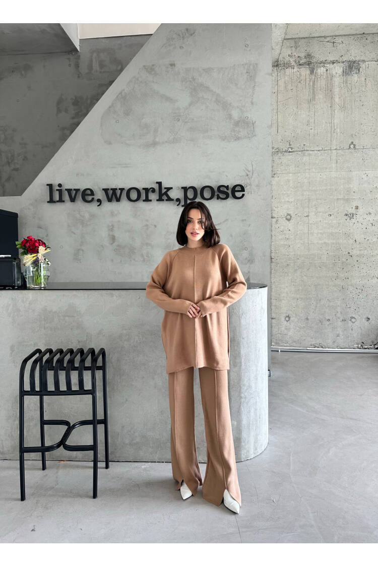 Slit And Ribbed Suit