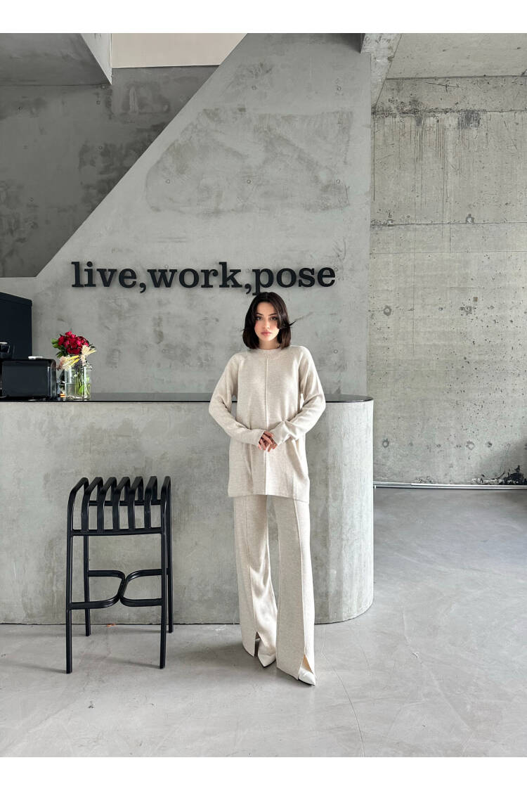 Slit And Ribbed Suit