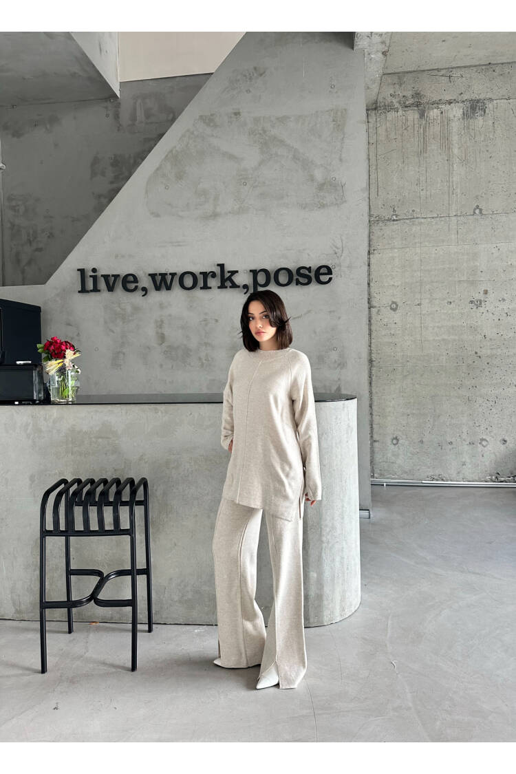 Slit And Ribbed Suit