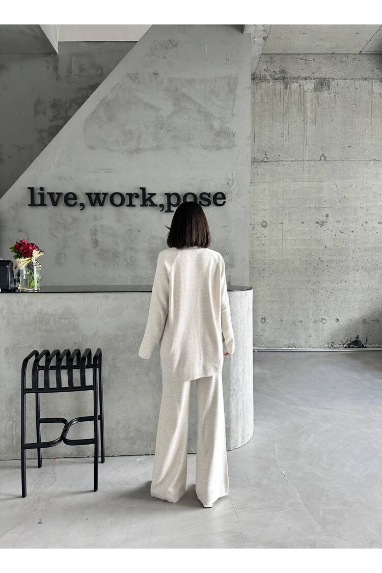 Slit And Ribbed Suit