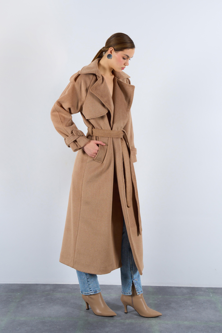 Front Robe Cachet Coat