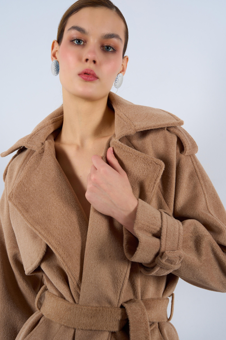 Front Robe Cachet Coat