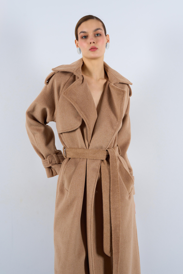 Front Robe Cachet Coat