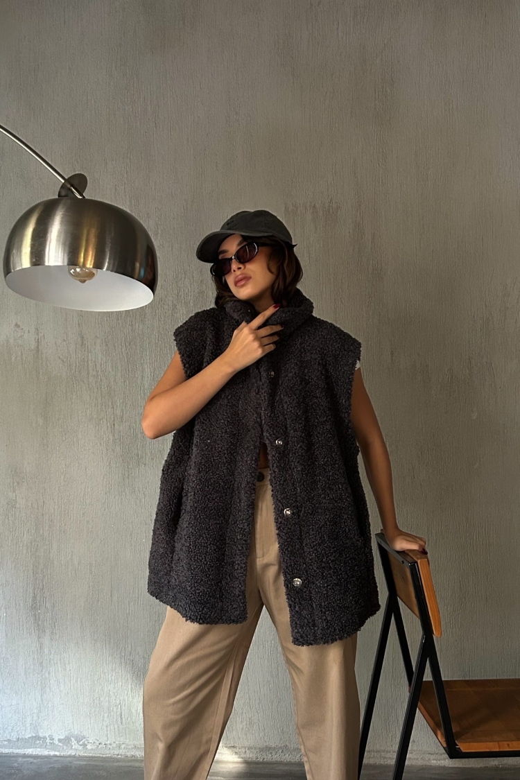 Hidden Snap Detail Lined Plush Vest 28267