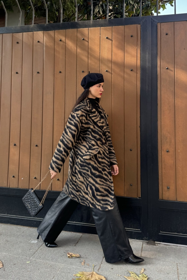 Zebra Patterned Raised Lined Cachet Coat 26207
