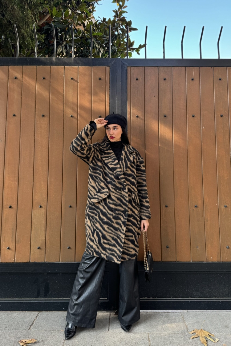 Zebra Patterned Raised Lined Cachet Coat 26207