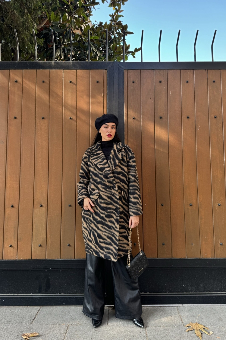Zebra Patterned Raised Lined Cachet Coat 26207