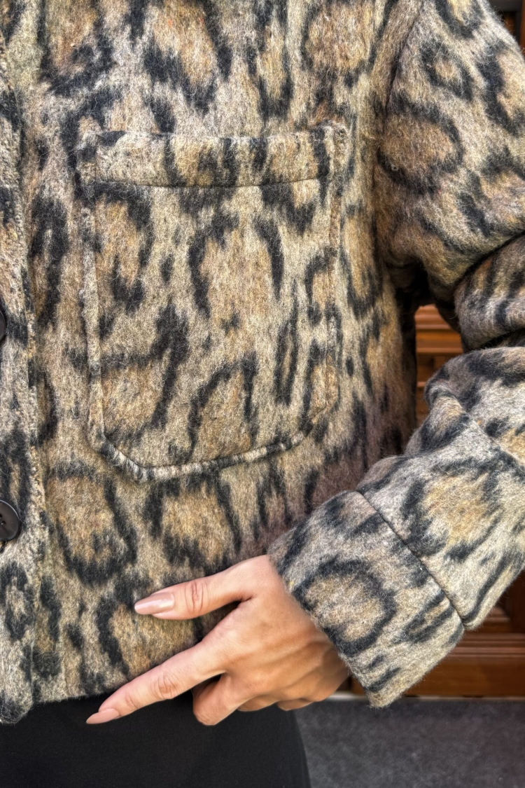 Leopard Pattern Raised Cachet Short Coat 28126