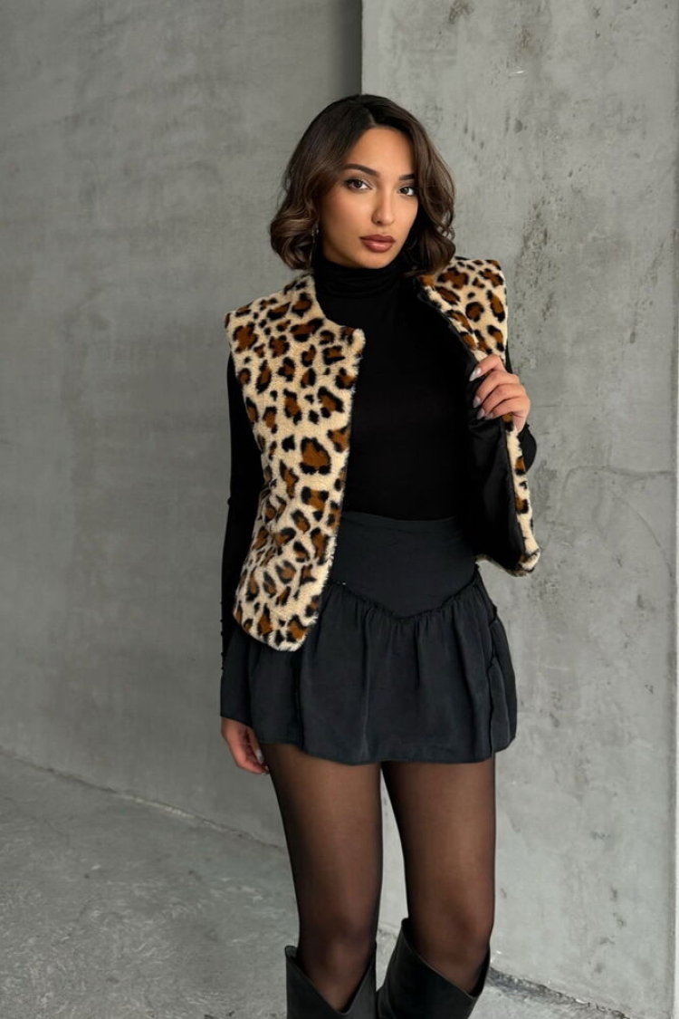 Leopard Leopard Patterned Plush Vest