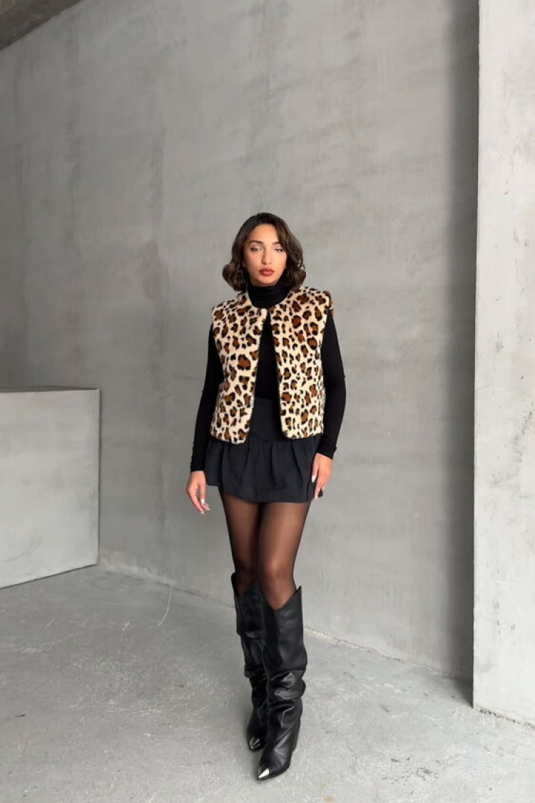 Leopard Leopard Patterned Plush Vest