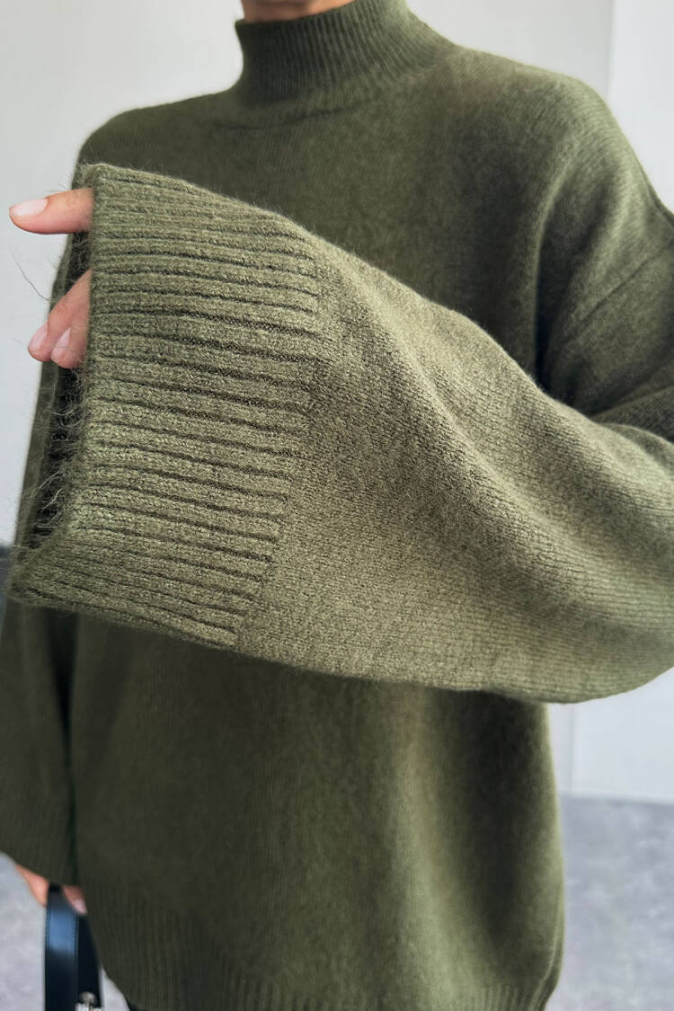 Half Turtleneck Long Sweater