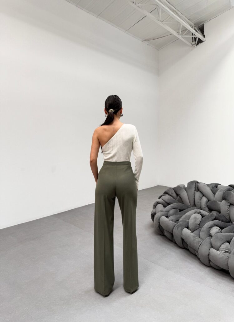230 Gr Poly Viscose Lycra Metal Button Palazzo Trousers