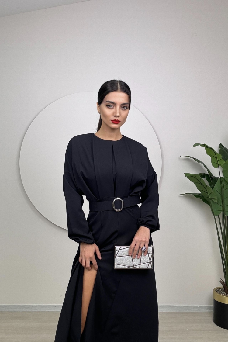 Long Dress With Pleated Belt