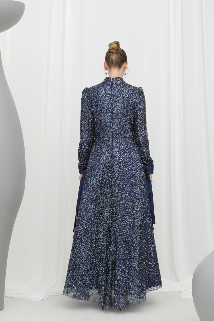 Elegant Evening Dress With Sparkly Sequin Detail