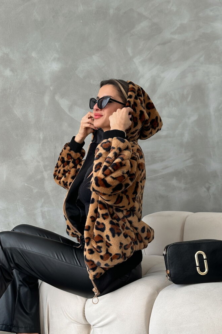 Plush Coat With Leopard Look