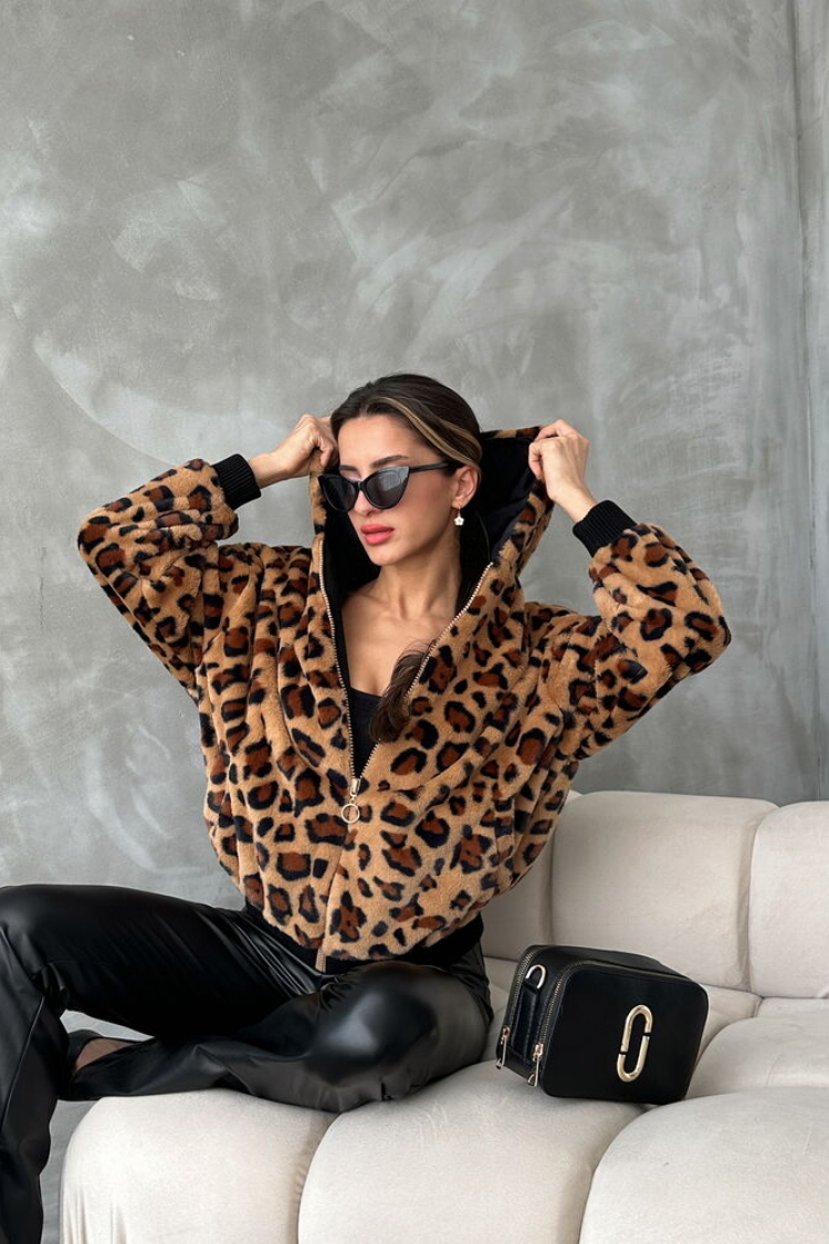 Plush Coat With Leopard Look