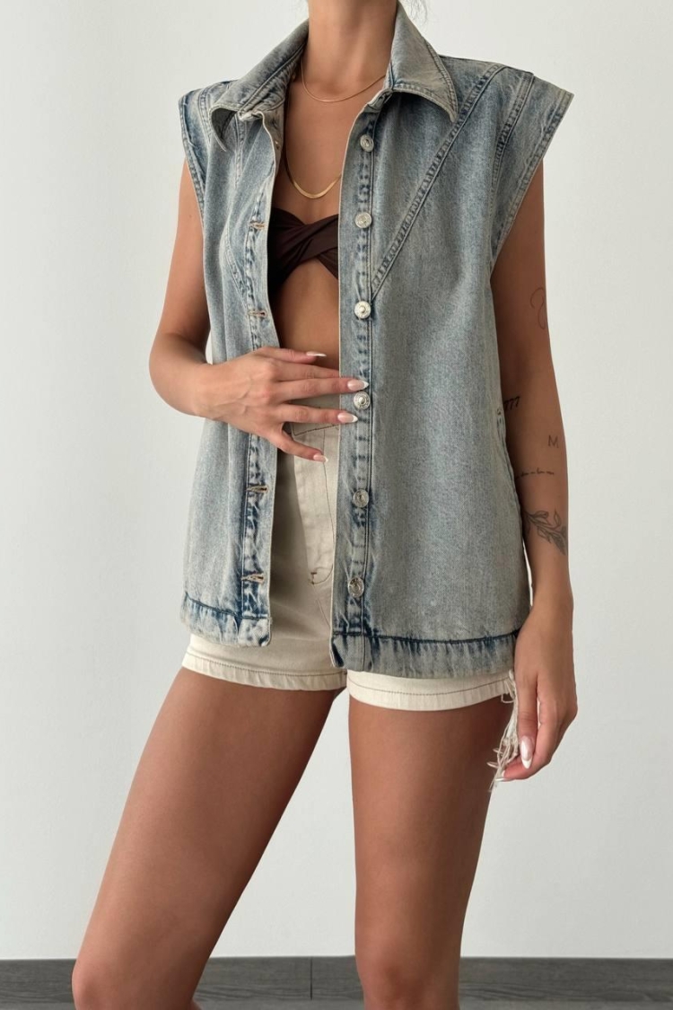 Tint Denim Vest With Zero Sleeve Pocket Detail