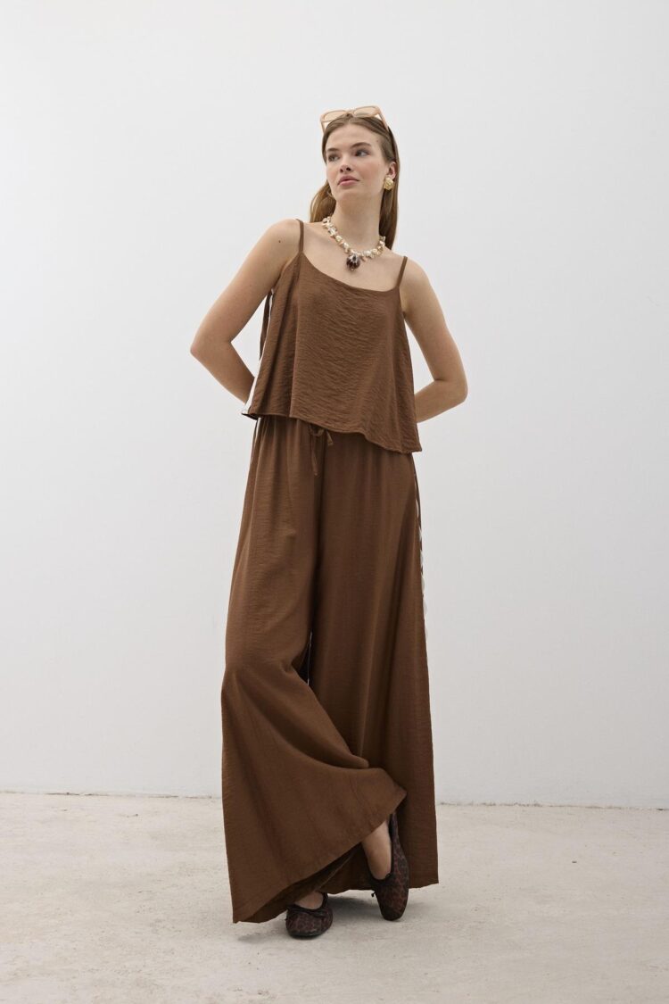 Elastic Waist Water Stone Detailed Pants