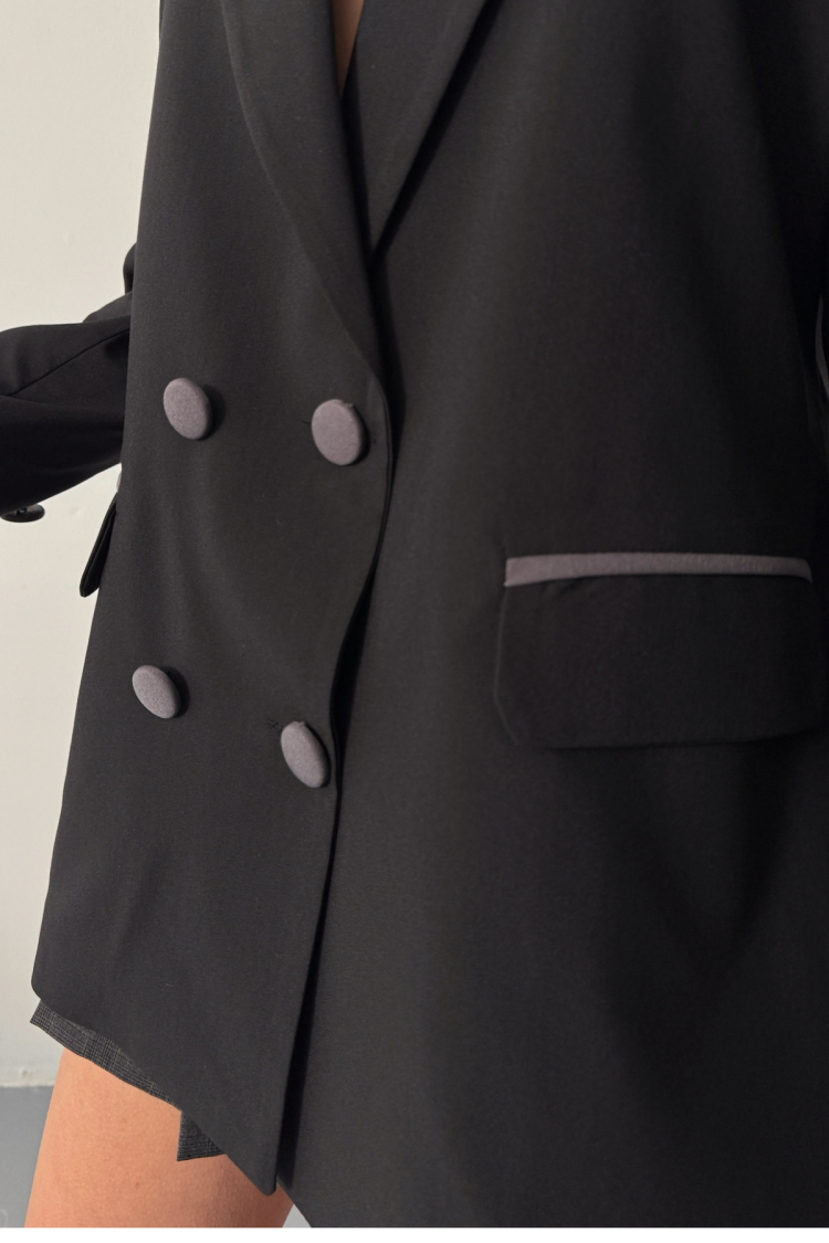 Design Jacket Plated With Buttons