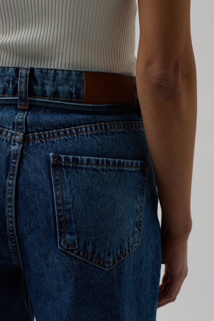 Biye Detail Straight Jean