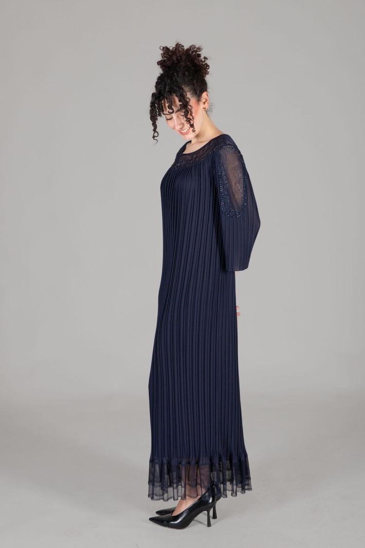 Oval Collar Stone Pleated Dress