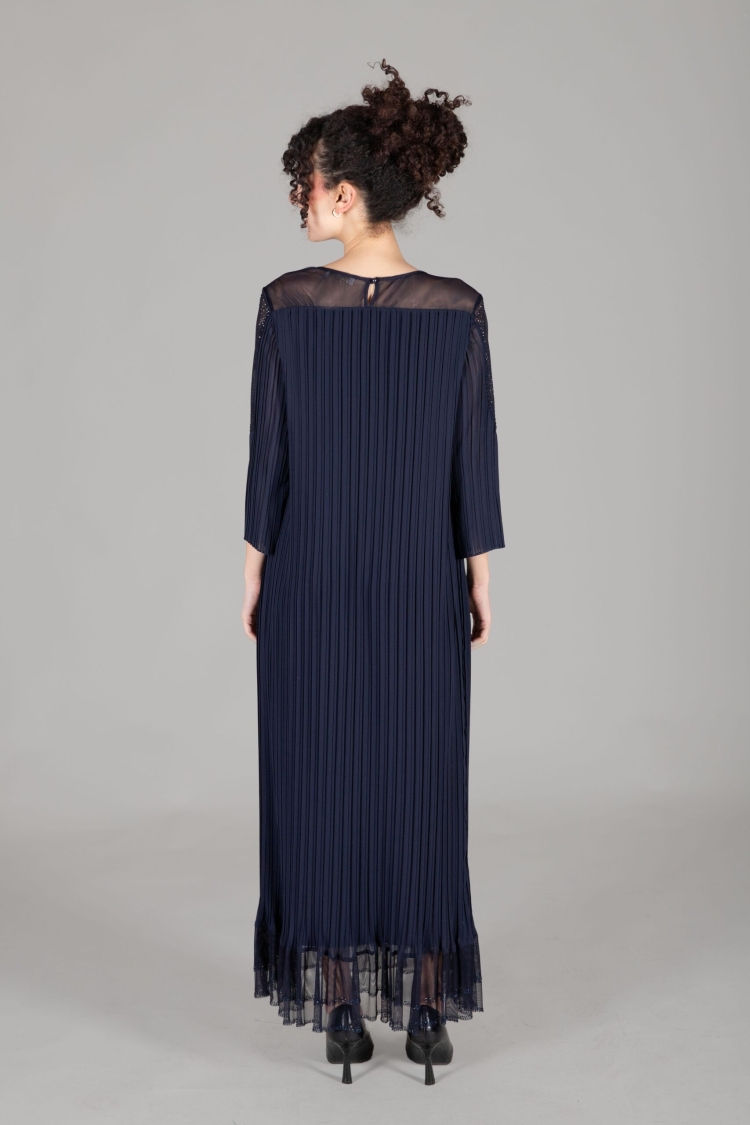 Oval Collar Stone Pleated Dress