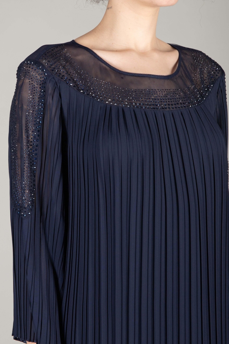 Oval Collar Stone Pleated Dress