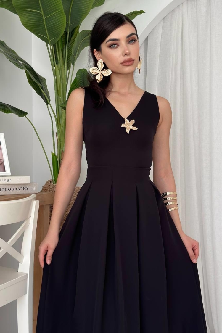 Late Star Detailed Dress