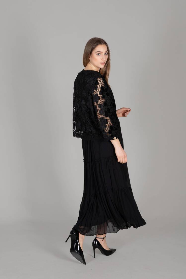 Round Neck Embroidered Velvet Jacket Chiffon Skirt - Black