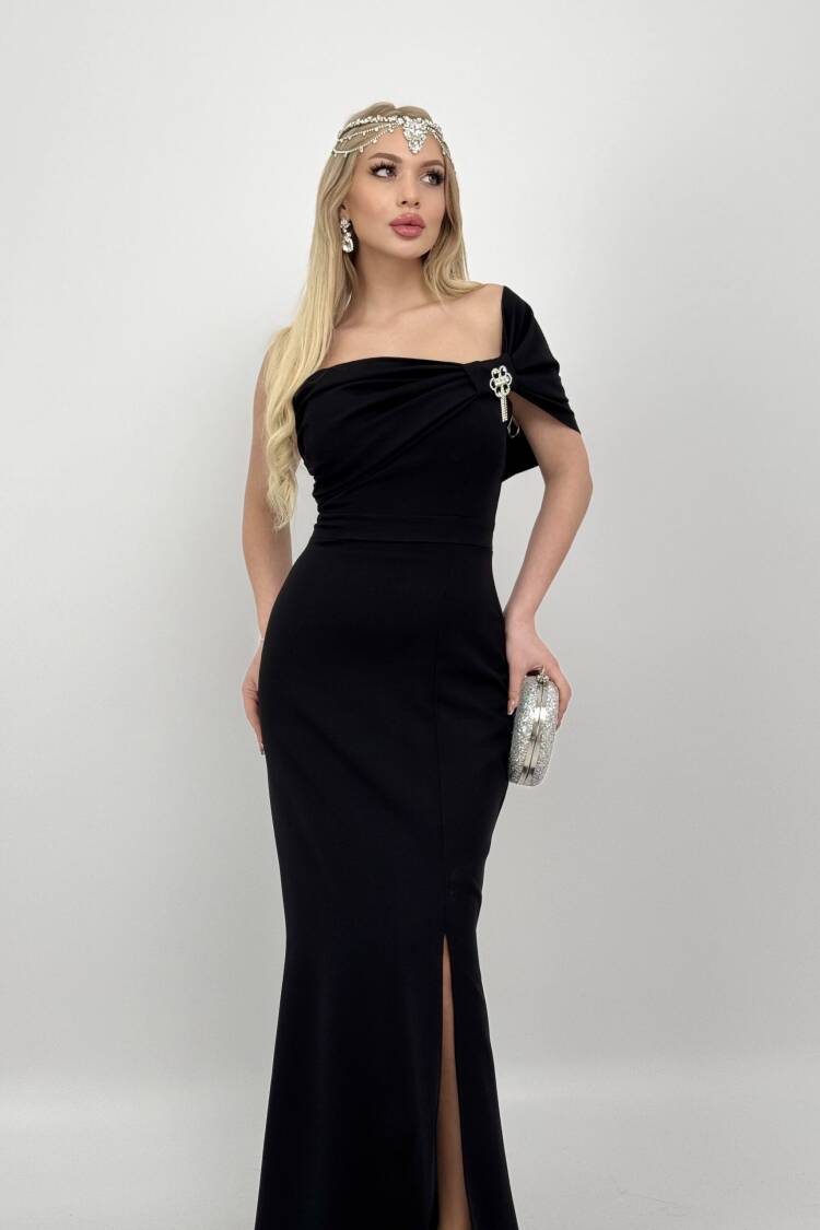 Dress With A Brooch On The Shoulder