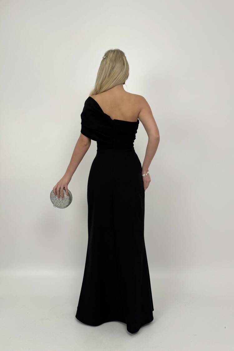 Dress With A Brooch On The Shoulder