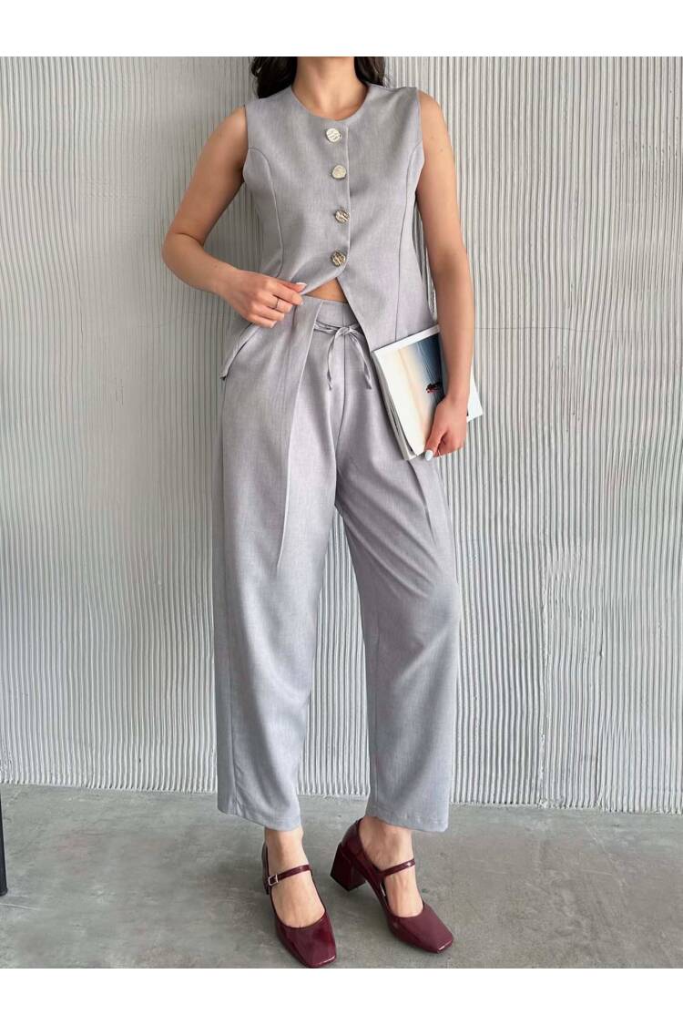 Gold Buttoned Vest Pleated Trousers Suit - Grey