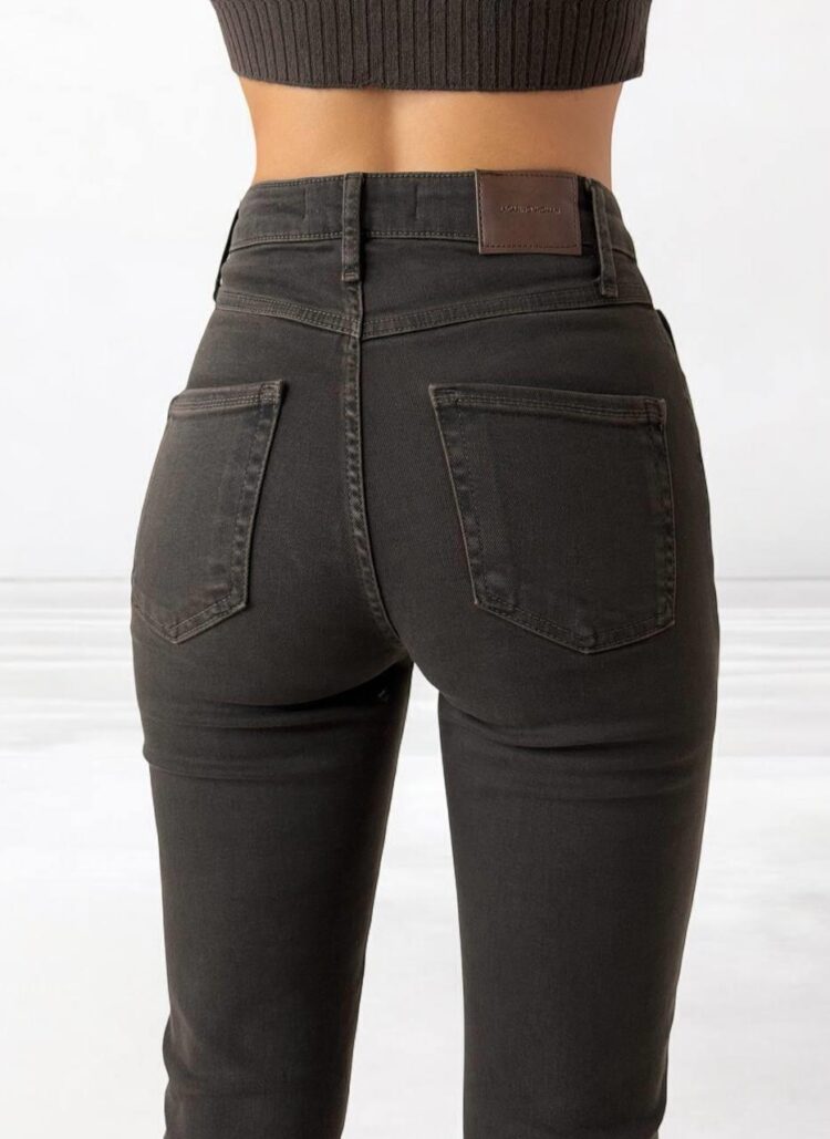 Mia DarkJeans