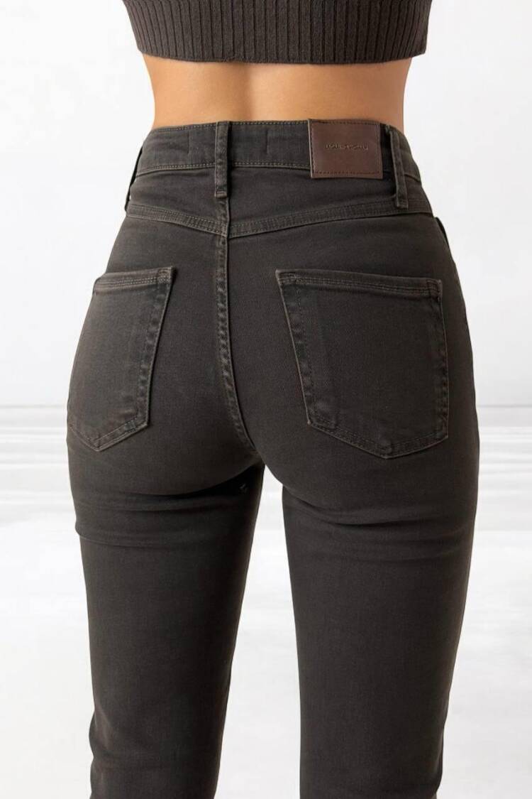 Mia DarkJeans