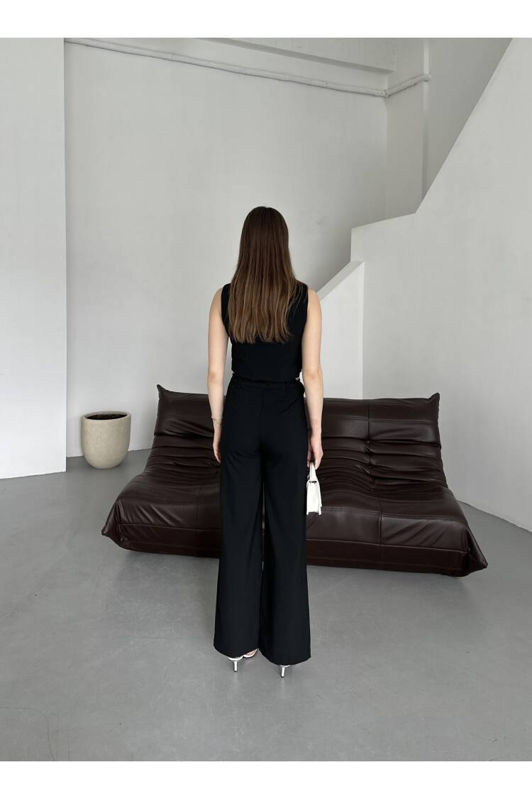 Zero Sleeve Vest Suit