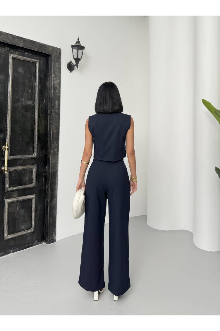 Zero Sleeve Vest Suit