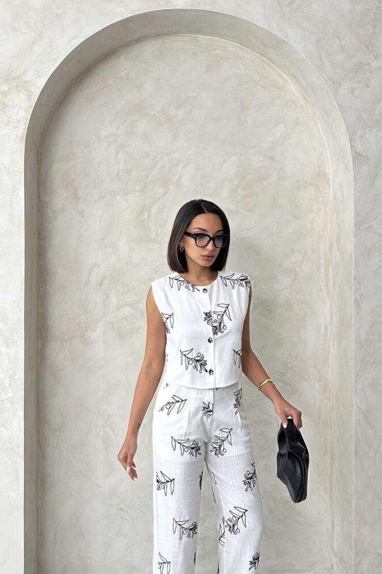 Embroidered Sleeveless Shirt - Cream